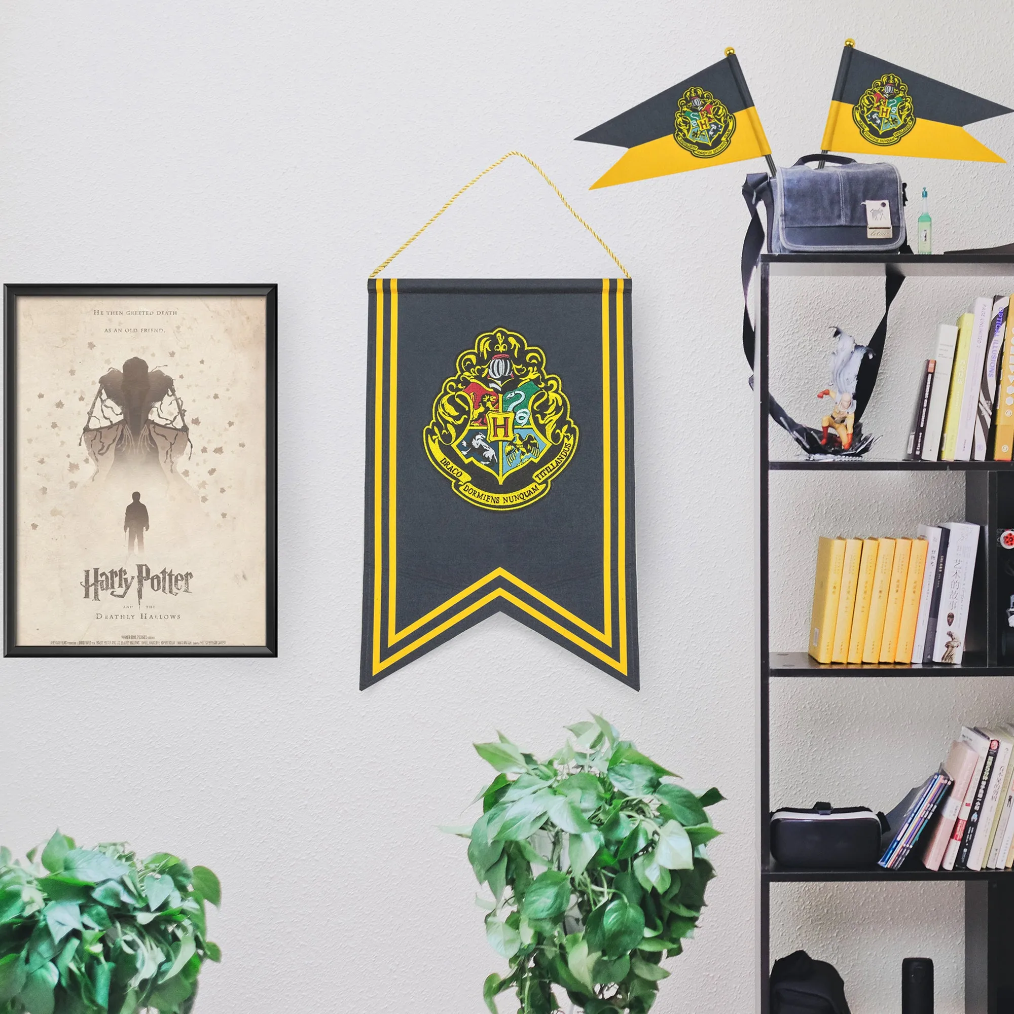 Hogwarts Banner & Flag Set